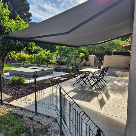 En Provence Avec Piscine Au Sel
