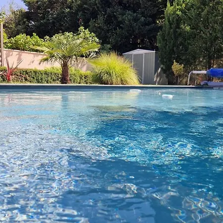 En Provence Avec Un Jacuzzi Privatif Holiday home Saint-Paul-Trois-Chateaux